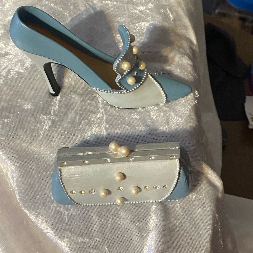 Vintage Avon "All
Dressed Up" Miniature Shoe and Handbag Collectibles